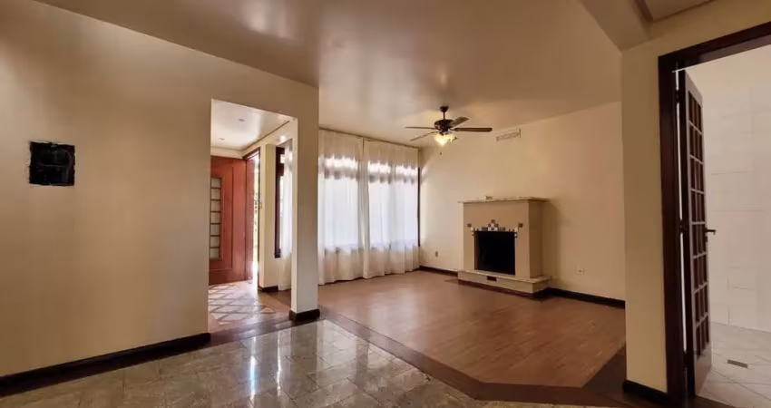 Casa com 4 quartos à venda na Rua Tupanciretã, 34, Passo da Areia, Porto Alegre