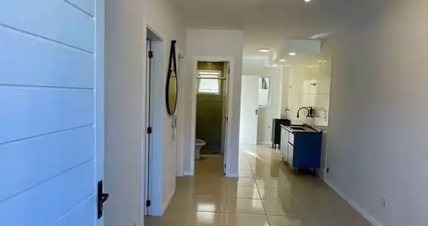 Impecável - casa toda reformada , com 2 dormitórios e 1 vaga