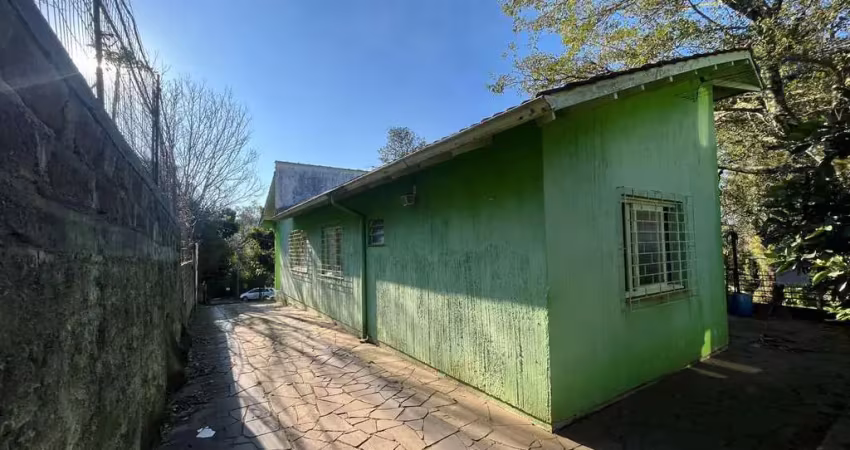 Terreno amplo com 3 casas – vila nova, porto alegre