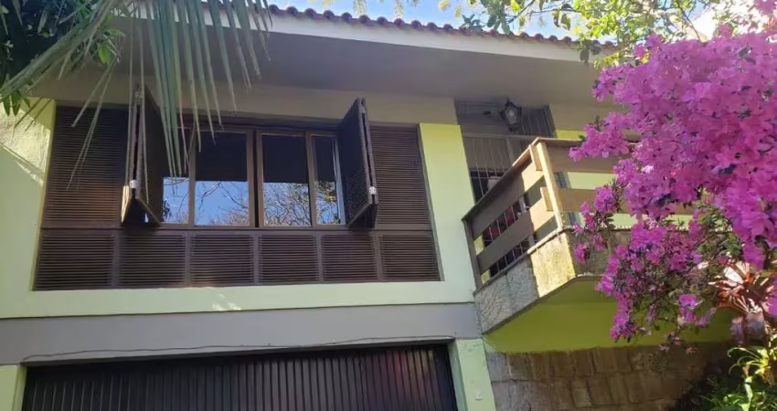 Casa ampla com 5 dormitórios e vista para o guaíba no bairro teresópolis – porto alegre/rs
