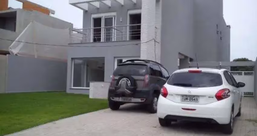 Casa no terraville com 3 dormitórios sendo 2 suítes.