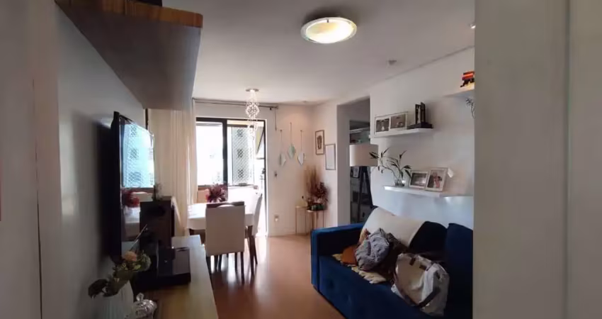 Apartamento semimobiliado, 2 dorm com sacada no bairro ecoville