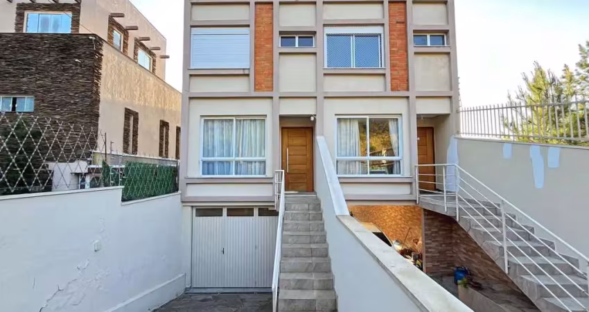 Casa com 3 quartos à venda na Rua Henrique Anawate, 650, Guarujá, Porto Alegre