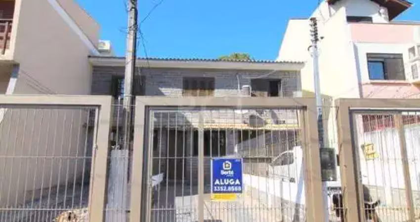 Sobrado com 02 dormitórios, próximo a aparício borges.