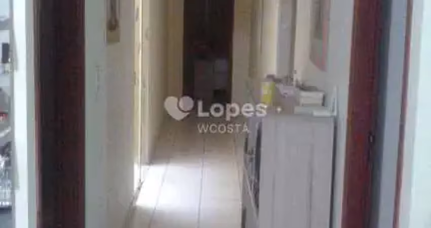 Ótima Casa 270m², 2 Dormitórios, 1 Suíte, 3 Vagas na Garagem, no Bairro Jardim São Judas Tadeu, em Campinas - SP.