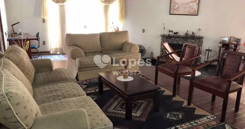 Casa com 3 dorms, Jardim de Itapoan, Paulínia