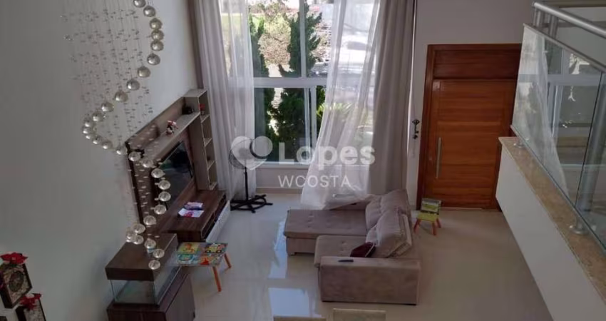 Casa tipo sobrado com quatro dormitórios