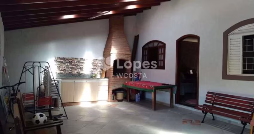 Casa térrea com 3 dorms, Monte Alegre