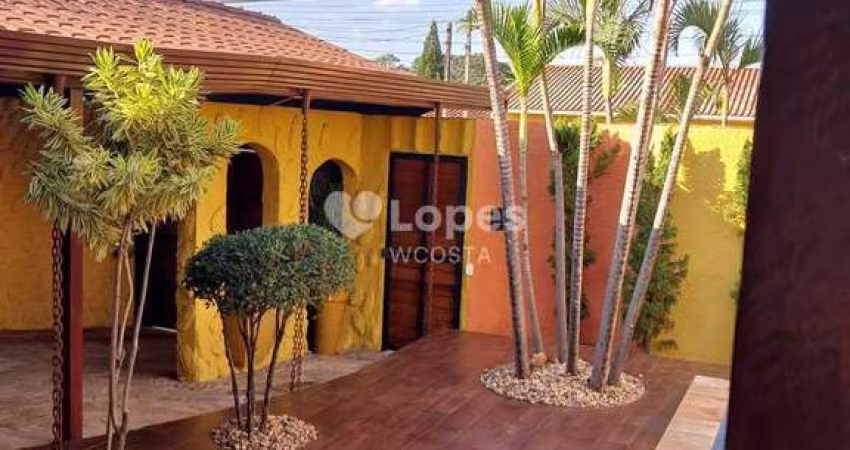 Casa de madeira com 3 dorms, Jardim Ypê
