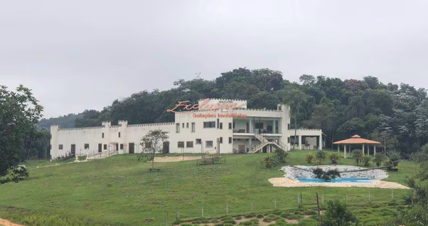 Lindo castelo em Estrada da Moralogia - Mogi das Cruzes