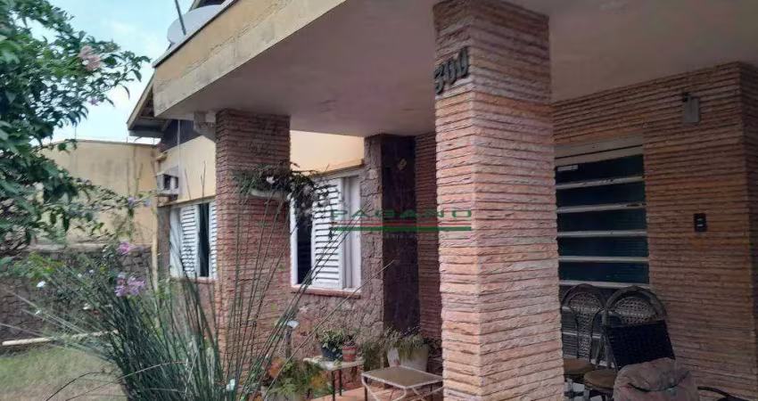 Casa com 3 dormitórios à venda, 242 m² por R$ 450.000,00 - Centro - Cravinhos/SP
