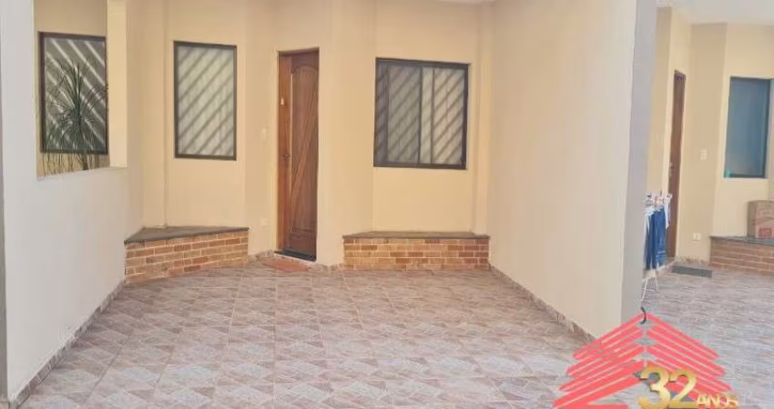 Sobrado a venda em Condomínio fechado na Vila Formosa,  163 m2 de área útil, 3 suites com armários, sala para 2 ambientes com porcelanato, cozinha pla