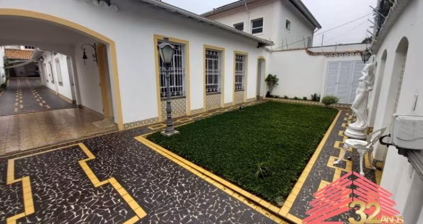 Imperdível! Casa à venda em São Paulo-SP, Jardim da Saúde. 4 quartos, 1 suíte, 3 salas, 5 banheiros, 6 vagas de garagem e 568m².
