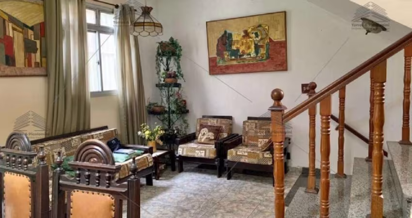 Casa à venda no bairro Alto da Moóca com 3 quartos, 1 suíte, 2 salas, 3 banheiros, 3 vagas, 220m² de área