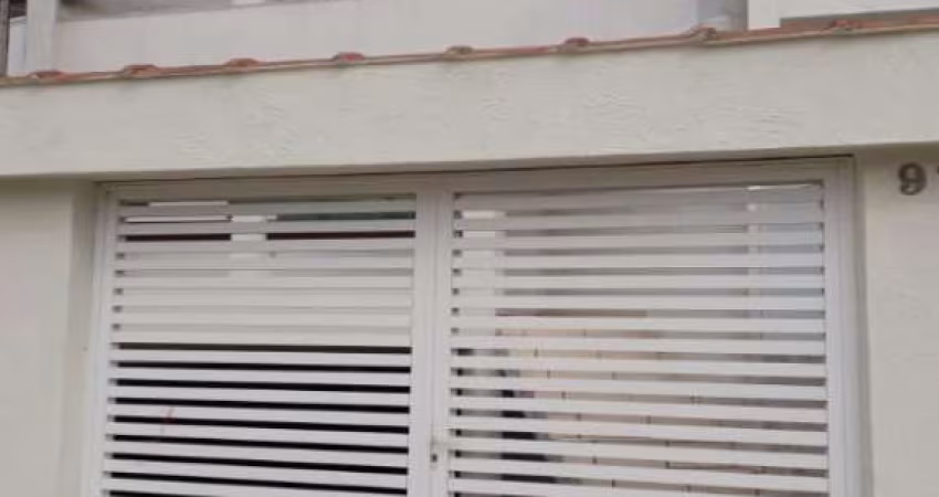 Sobrado a venda no Guarujá Praia da Enseada 02 dormitórios 01 com sacada 02 banheiros 03 vagas