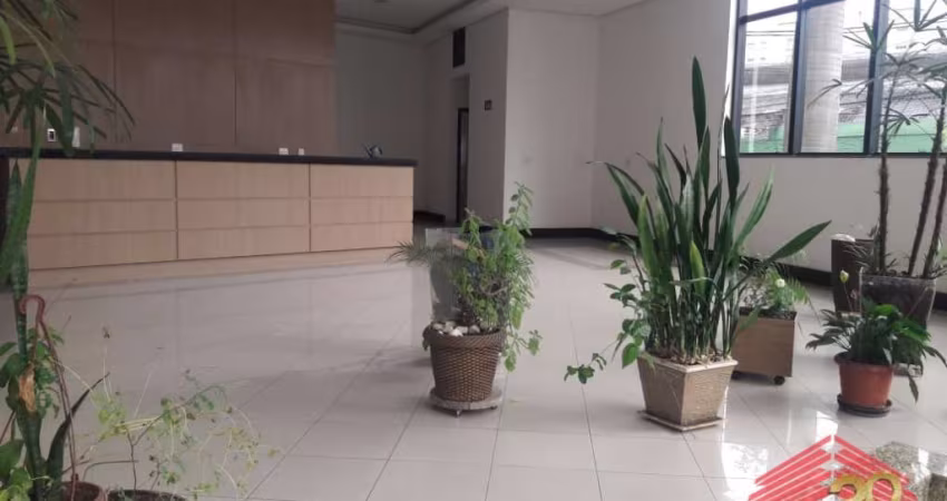 Prédio comercial com sala e salões na Mooca para venda ou locação.