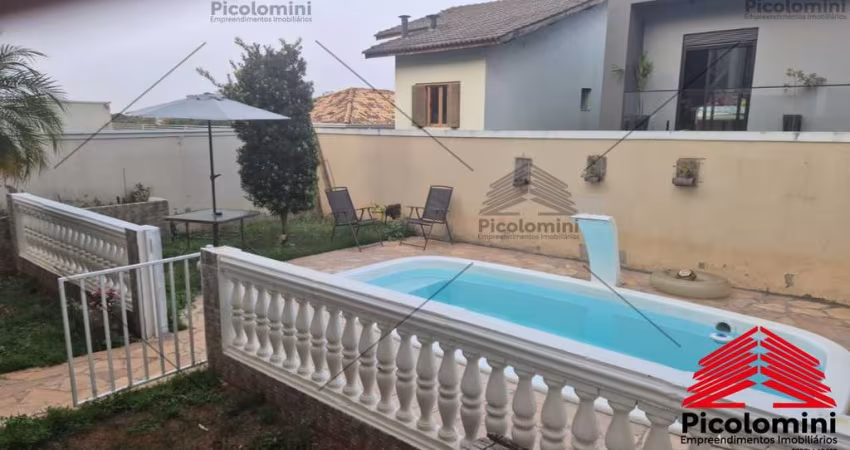 Casa em Condomínio de Luxo na Granja Viana, Cotia-SP: 5 Quartos, 3 Suítes, 3 Salas, 5 Banheiros, 2 Vagas de Garagem - 225m²