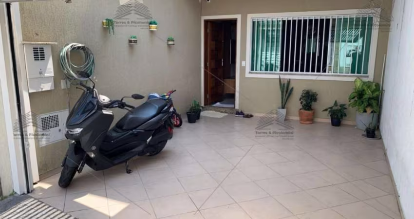 Sobrado a venda com 2 suítes e garagem próximo a Marginal Tietê, acabamento em porcelanato, 3 banheiros, 1 vaga de garagem, aceita permuta