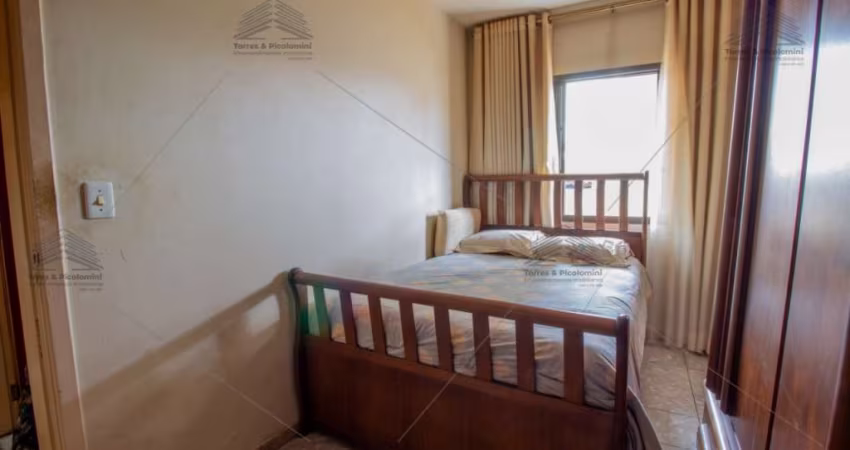 Apartamento na Vila Nina, com 02 dormitórios, sala cozinha, banheiro