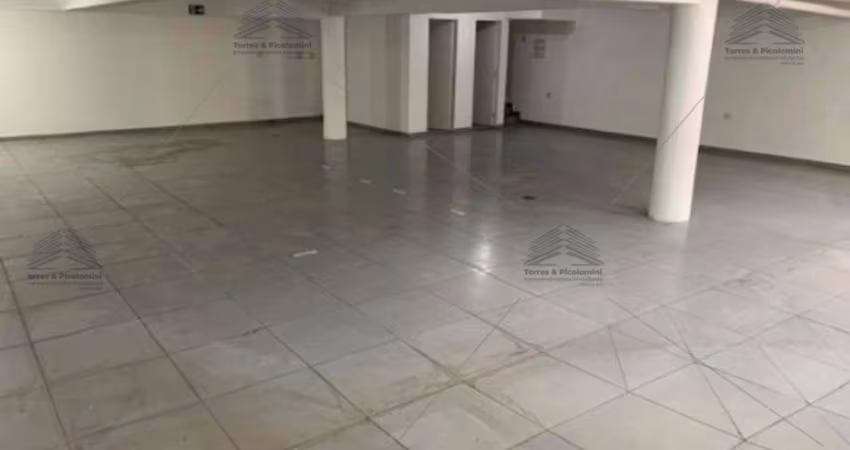 Salao comercial de 2 pisos, com 450m² total, para locaçao no Carandiru, possuindo 1 sala, 6 banheiros e 2 vagas de garagem