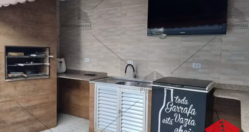 Sobrado à venda,3 quartos,1 suíte, sala, cozinha planejada, lavabo, ar condicionado, churrasqueira, quintal,03 vagas cobertas, prox. ao shop. Analia.