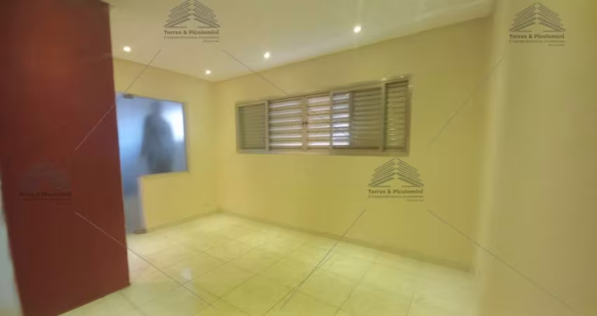 Casa Térrea a Venda na Vila Alpina, Localização Boa, Espaço Gourmet, Amplo quintal com Pomar, 8 Vagas Cobertas, Sóton com 63m2, Terreno de 10 x 43