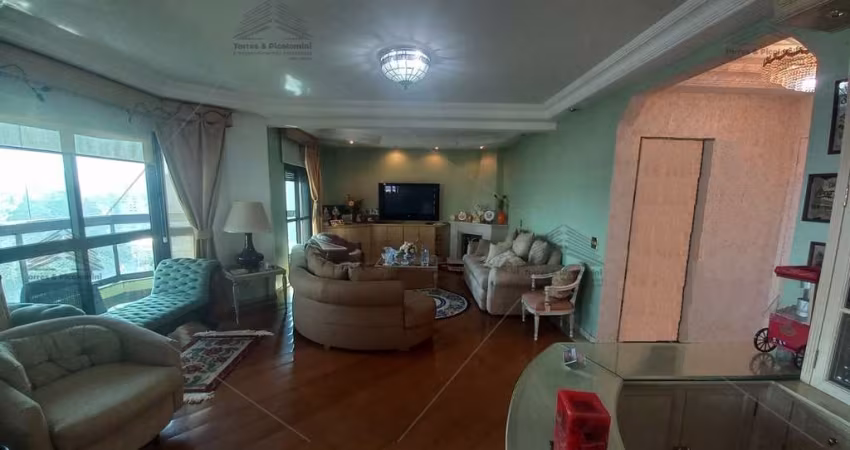 Localização privilegiada, Em frente a Praça, 3 suítes, Andar Alto, 4 Vagas Demarcas, 3 Suítes, Hidromassagem, Lazer completo