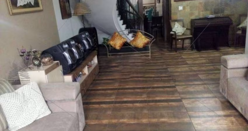 Sobrado a venda de 380m² no Pari, com 3 dormitórios sendo 1 suíte, 2 banheiros, lavanderia, área de serviço, Portão automático, Churrasqueira, 3 vagas