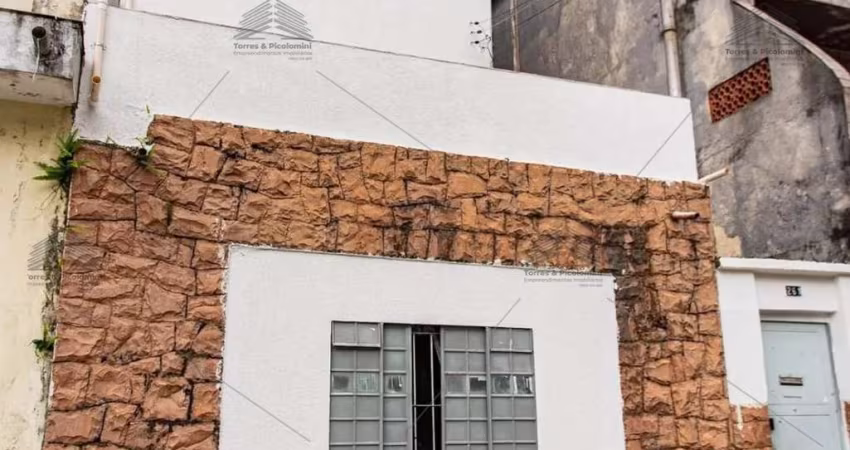 Casa a venda de 200 m² no Cambuci, 3 dormitórios, 2 banheiros, lavanderia, área de serviço, varanda, 4 vagas de garagem