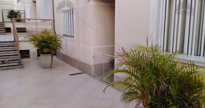 Sobrado em condomínio fechado na Parada Inglesa, 3 suítes com closet, sala 2 ambientes, cozinha planejada, 4 banheiros, área de serviço, 3 vagas