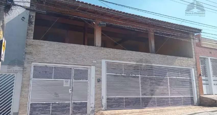 Sobrado a venda de 250 m² no Parque São Lucas, 4 dormitórios, 2 suítes, 3 banheiros, lavanderia, varanda, churrasqueira, adega, 5 vagas cobertas