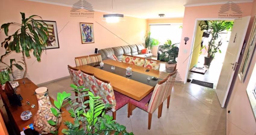 Sobrado a venda de 154m² no Ipiranga, 3 suítes, 3 banheiros, 4 banheiros, varanda, lavanderia, área de serviço, cozinha planejada, 2 vagas, quintal