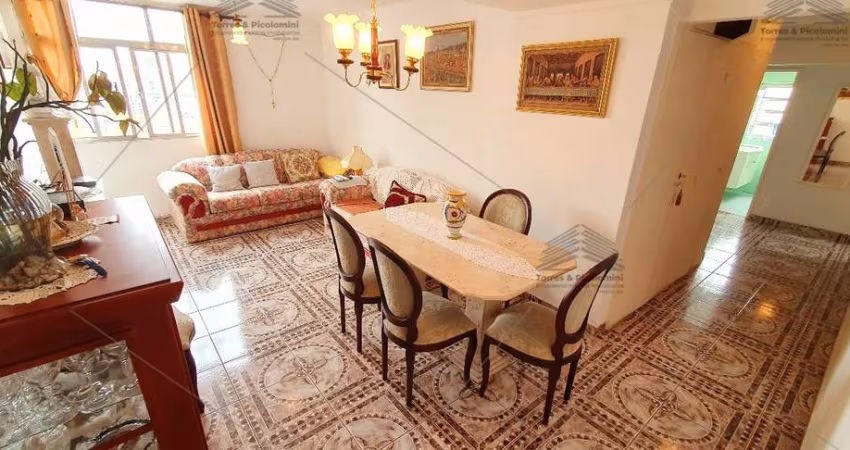 Apartamento amplo de 116 mts2 e 3 dormitórios, coladinho com o metrô República na região central de São Paulo - SP. Planta Incrível!!!Venha conferir!