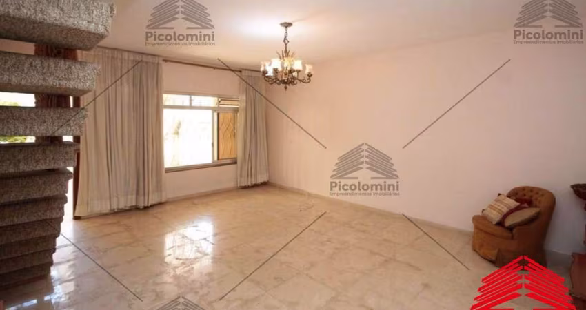 Sobrado a venda de 130 m² na Aclimação, 3 dormitórios,  2 banheiros, lavanderia, cozinha planejada, varanda, quintal, 2 vagas de garagem