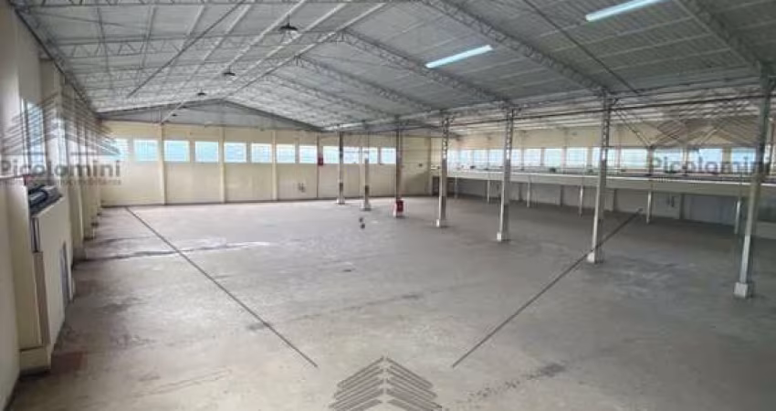 Galpão para Venda em Itaquaquecetuba, com 8.000 m de terreno e 4.600 a.c., dividido em 2 galpões, salas, cozinha, banheiro e vestiário