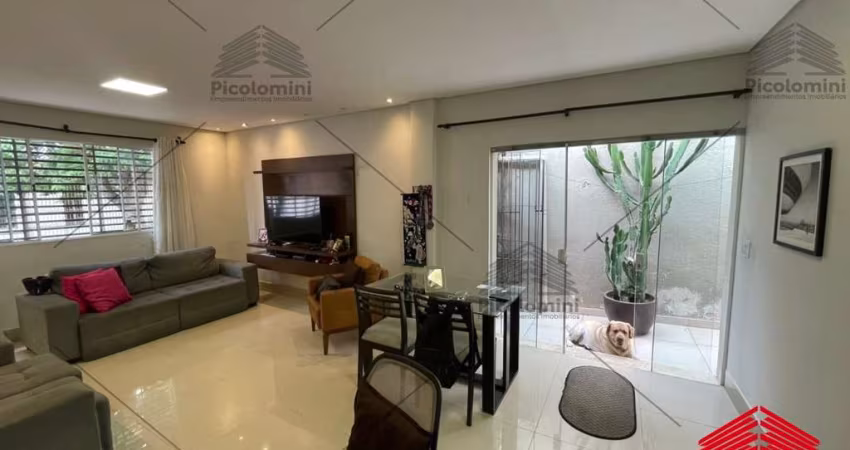 Casa a venda na Mooca, com 83 m² área construída, 2 suítes, lavabo, cozinha americana, sala ampla, quintal, lavanderia, sem vaga. Padaria Panrico.