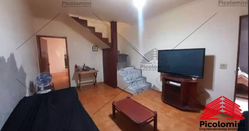 Sobrado Vila Ema com 168 metros, 3 quartos, sala 2 ambientes, cozinha planejada, 2 banheiros, 2 vagas de garagem, quintal lateral e nos fundos