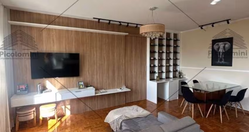 Apartamento reformado à Venda em Perdizes de 110m² em frente a estação, com 3 dormitórios, sendo 1 suíte, cozinha, lavanderia, 2 banheiros e vaga