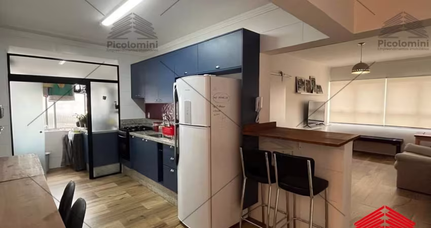 Apartamento mobiliado para locação na Mooca de 51m² com cozinha planejada, sala 2 ambientes, dormitório, banheiro social e área de serviço.