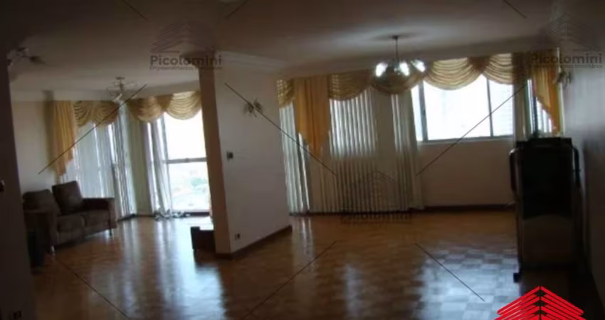 Apartamento a venda na Mooca de 320m², 4 dormitórios, 3 suítes, 4 banheiros, lavanderia, área de serviço com churrasqueira, 2 vagas de garagem