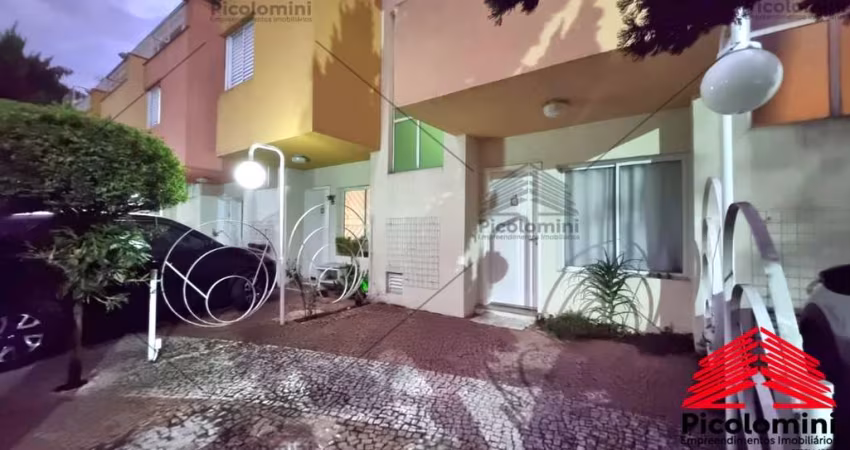 Sobrado em Condomínio 3 quartos, sendo 1 suíte com sacada, sala de estar e jantar com churrasqueira e cozinha americana com 2 vagas.