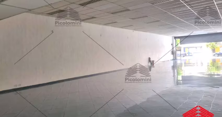 Loja nova com 400 metros quadrados, sendo 10 metros quadrados de frente por 40 metros quadrados de de fundos, contendo 4 salas, 3 banheiros, copa e cozinha e lavanderia,