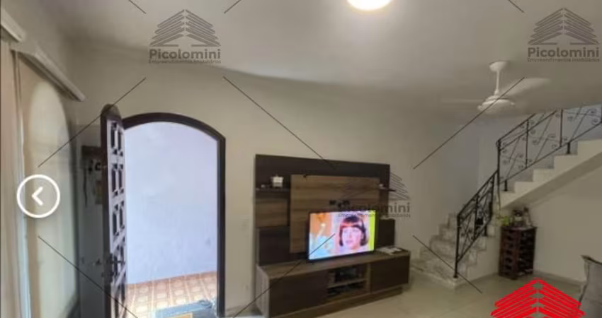Sobrado 150m2 Tatuapé, Próximo ao Metrô Carrão e Hospital São Luiz, Terreno 5,70mx21m, 3 dormitórios, 2 vagas de garagem, edícula, quintal e corredor