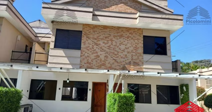 Casa de condomínio - 108m²  Residencial Castelo, 3 quartos, 1 suíte, sala ampla, cozinha americana, lavabo, 2 vagas cobertas, próximo mercado Joanin