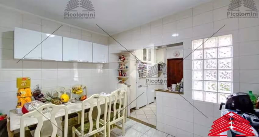 Sobrado em vila 104 m² na Mooca, 2 quartos, varanda, sala, cozinha americana, churrasqueira, 2 vagas, próximo a Av. Paes de Barros