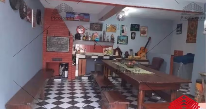 Sobrado à venda em Santana, com 5 quartos, 1 suíte, sala ampla, 5 banheiros, quintal lateral e salão de festas Gourmet, 2 vagas de garagem e 170m².