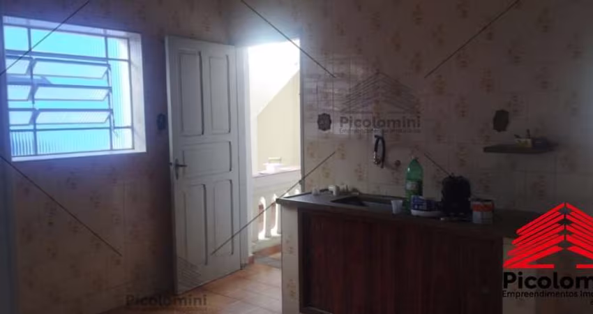 Casa para locação na Vila Santa Clara com 2 quartos, sala, banheiro, garagem, 120m².