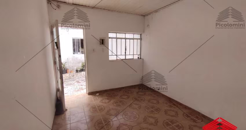 Casa de Vila à venda no Brás,  com 1 quarto, sala 2 ambientes, banheiro, cozinha e area de serviço, quarto de empregada. próximo ao metrô Bresser
