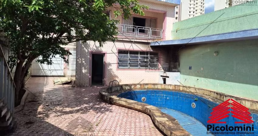 Sobrado para locação no Parque da Mooca de 450m², 4 quartos, 8 banheiros, lavanderia, área de serviço, entrada lateral, quintal, piscina, 4 vagas