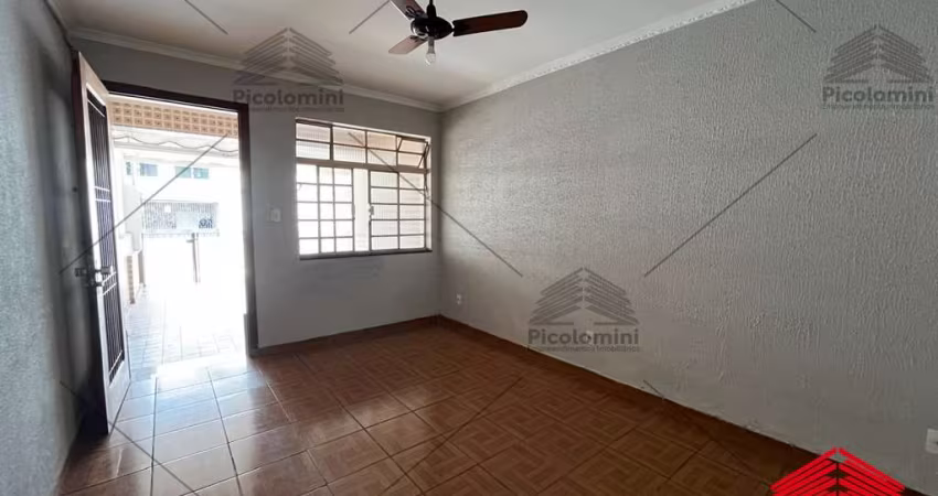 Sobrado à venda na Moóca, 85 m2 área construida, terreno 3,20 x 40m, 2 quartos, sala, cozinha, quintal, edícula, 1 vaga de garagem.